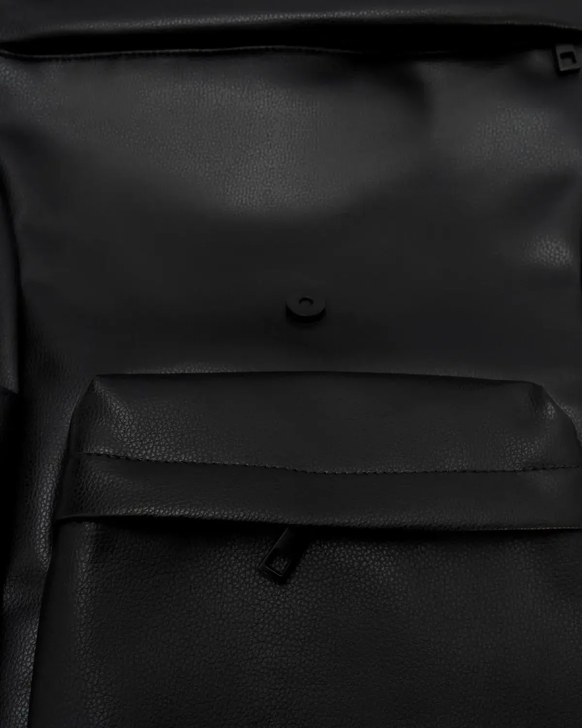 10F23BAG007_BLACK_balo-8-mdlr.webp